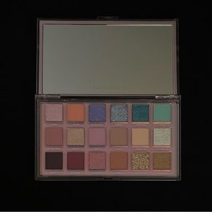 Huda Beauty Eyeshadow Palette